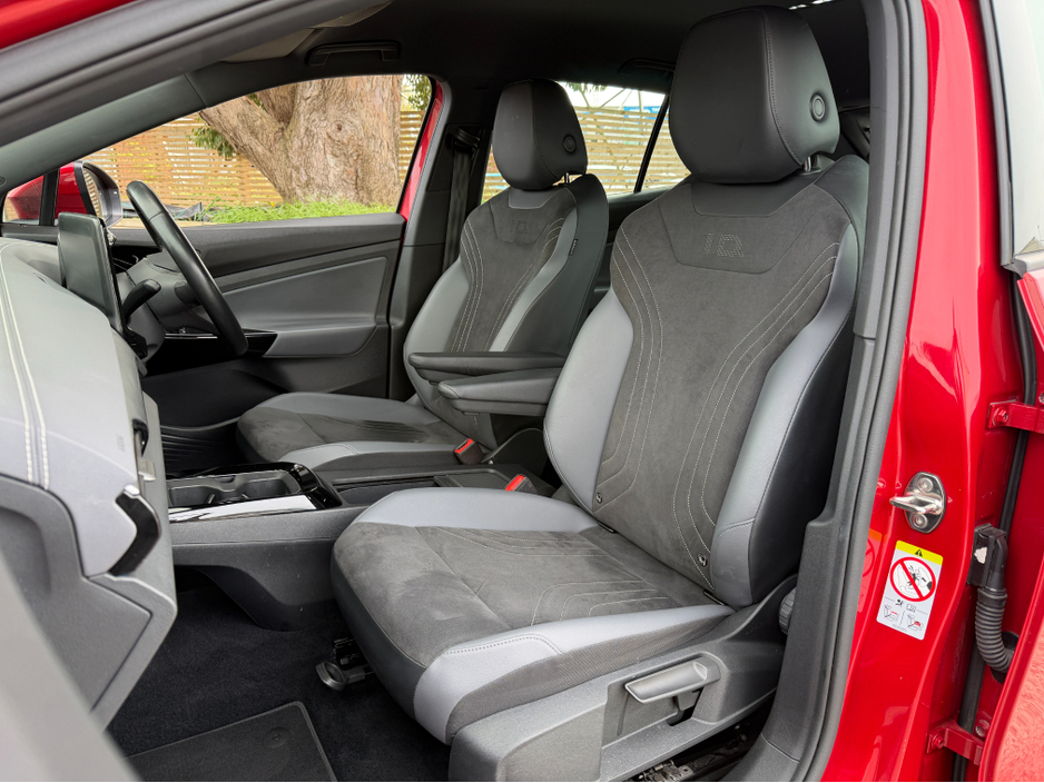 2023 Volkswagen ID.4 - image 28