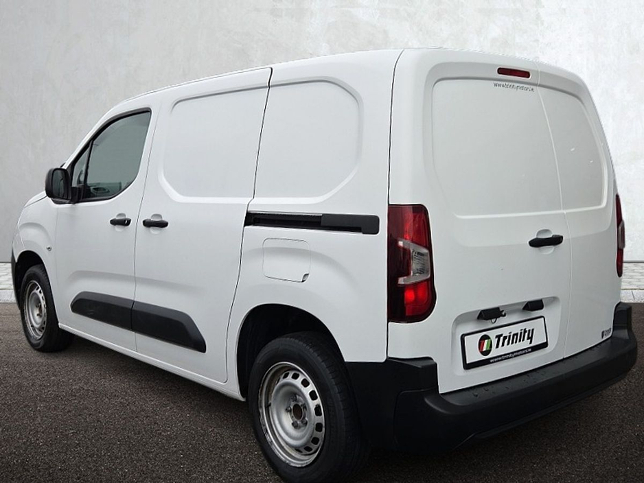 2021 Peugeot Partner - image 16