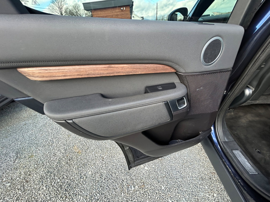 2019 Land Rover Discovery - image 15