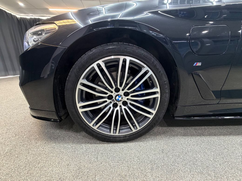 2019 BMW 5 Series - image 20