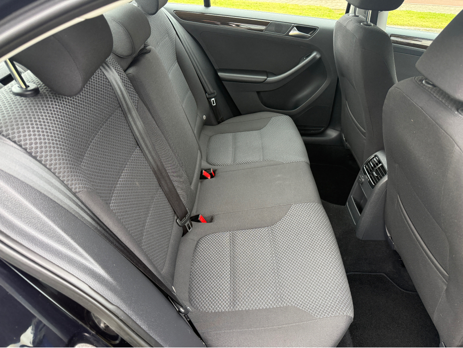 2017 Volkswagen Jetta - image 17