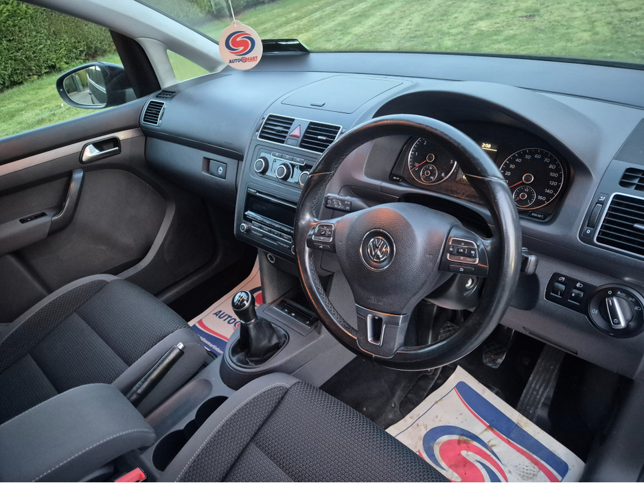 2013 Volkswagen Touran - image 3