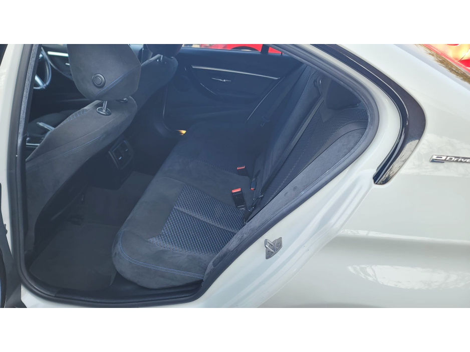 2018 BMW 3 Series - image 11