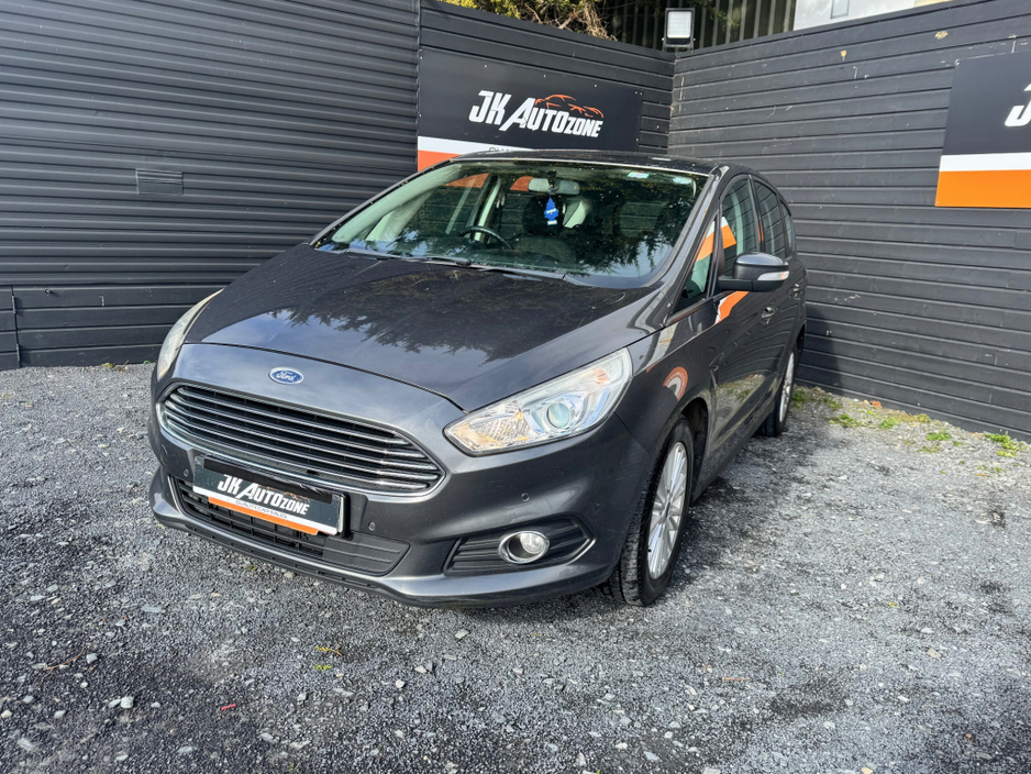 2016 Ford S-Max - image 3