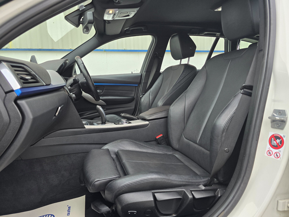 2017 BMW 3 Series - image 15