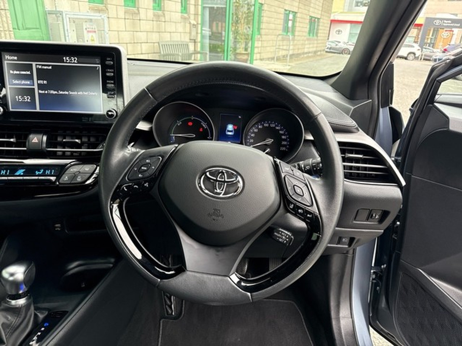 2021 Toyota C-HR HYBRID LUNA // REAR CAMERA // BLUETOOTH // AIR CON // TOYOTA SAFETY SENSE // €180 ROAD TAX // FULL WARRANTY €23,945