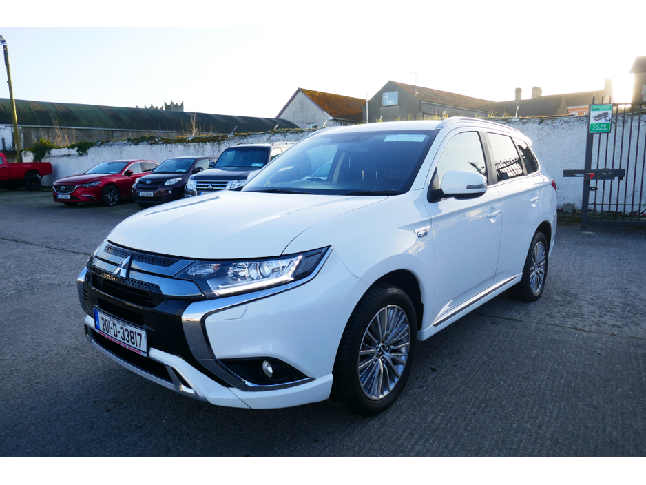 2020 Mitsubishi Outlander - image 7