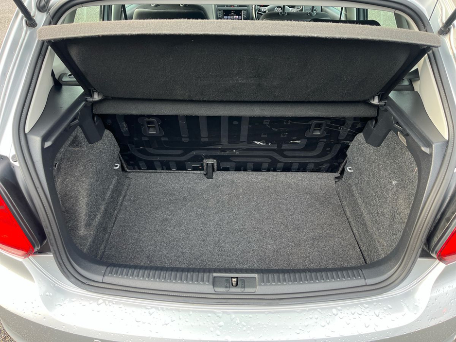 2017 Volkswagen Polo - image 9