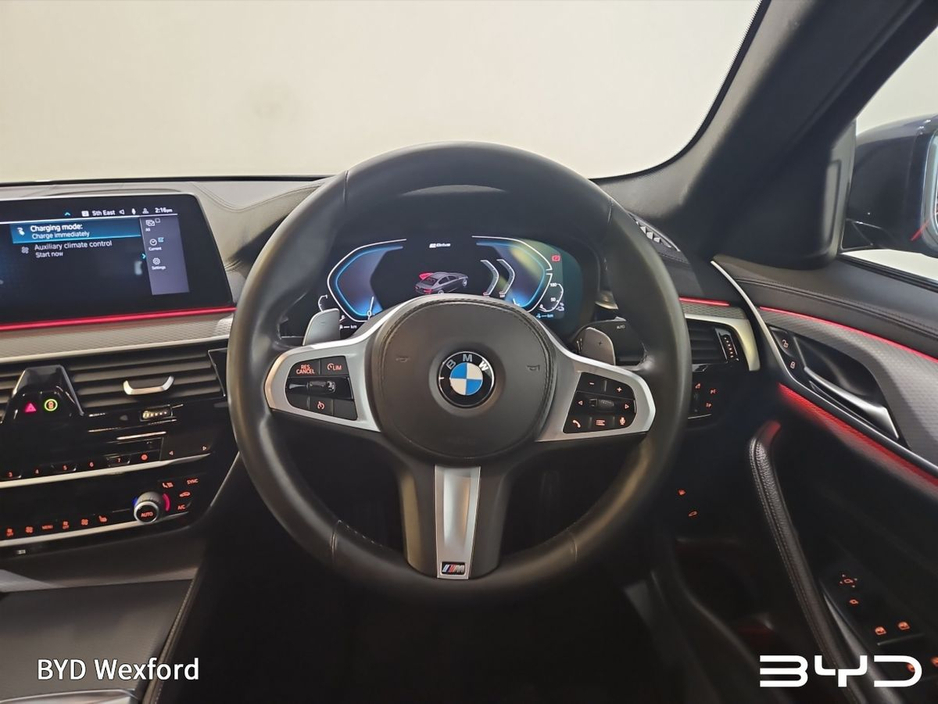 2019 BMW 5 Series - image 19