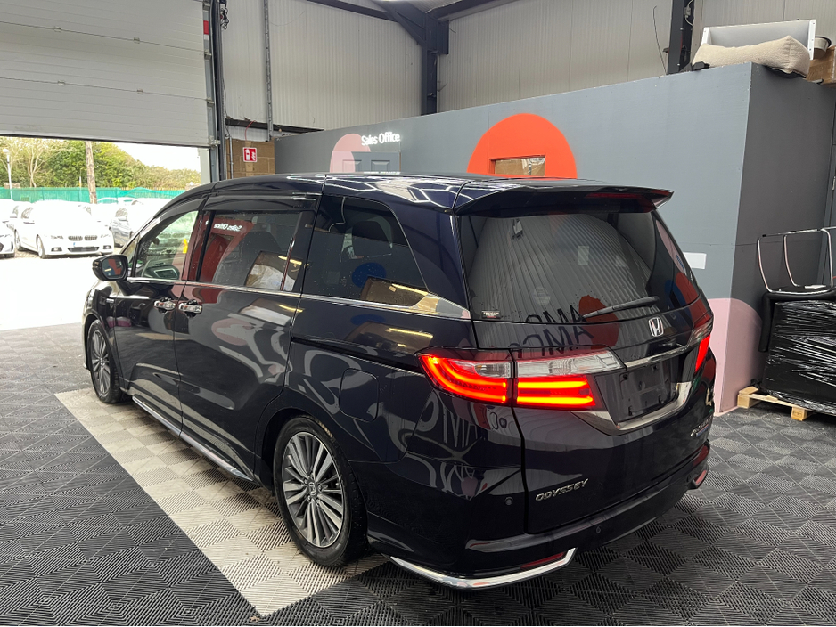 2018 Honda Odyssey - image 4