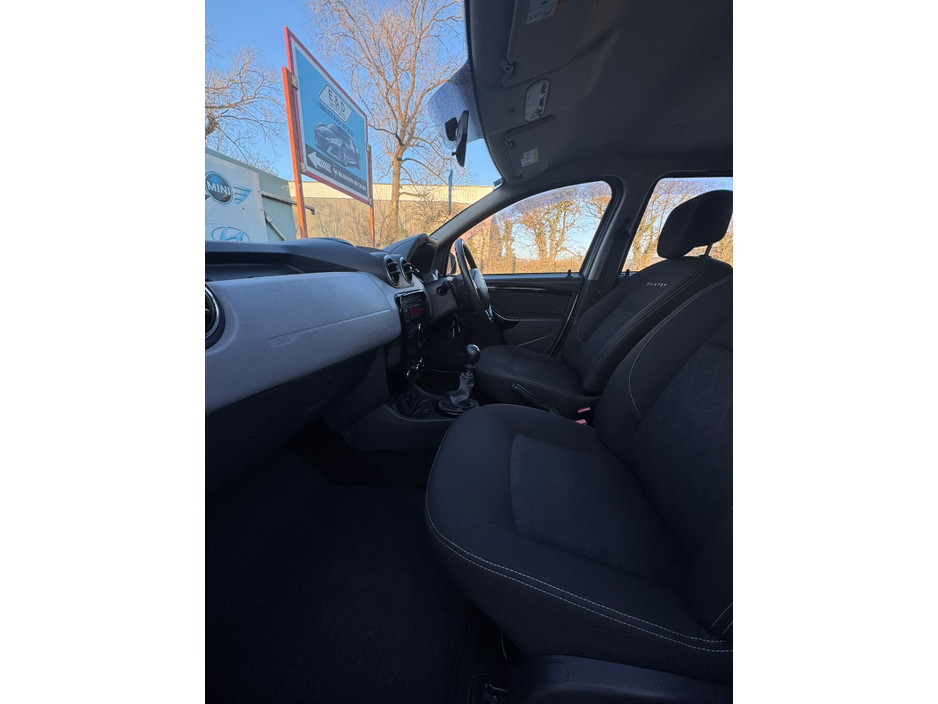2015 Dacia Duster - image 14