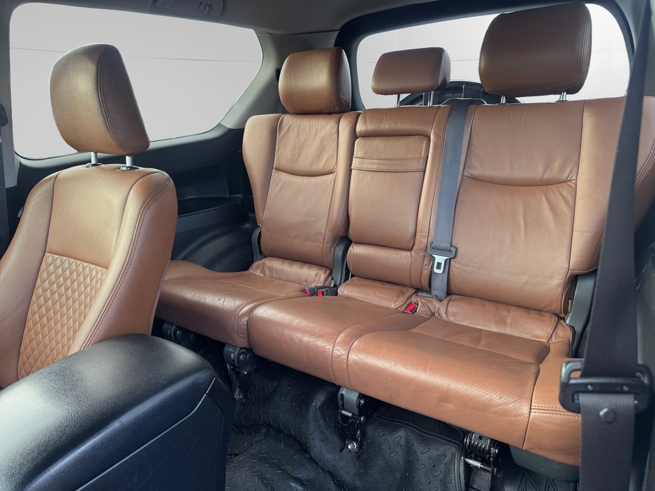 2019 Toyota Landcruiser - image 13