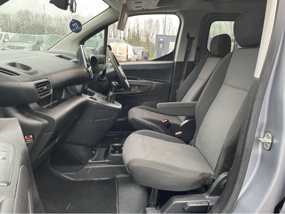 2021 Opel Combo - image 16