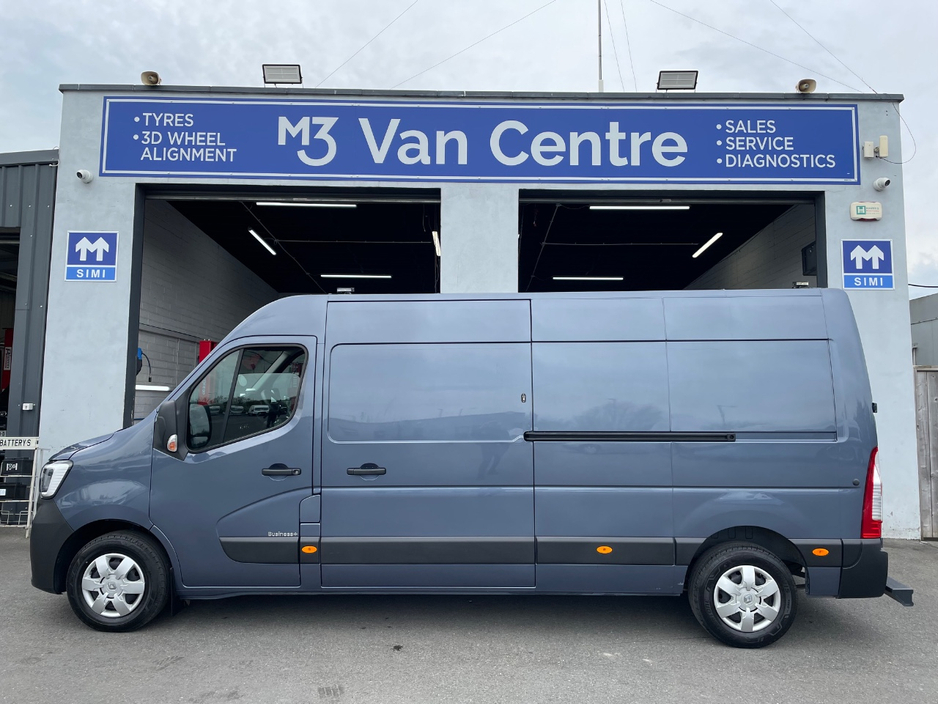2023 Renault Master - image 2