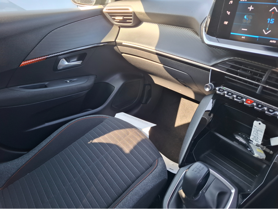 2023 Peugeot 208 - image 11