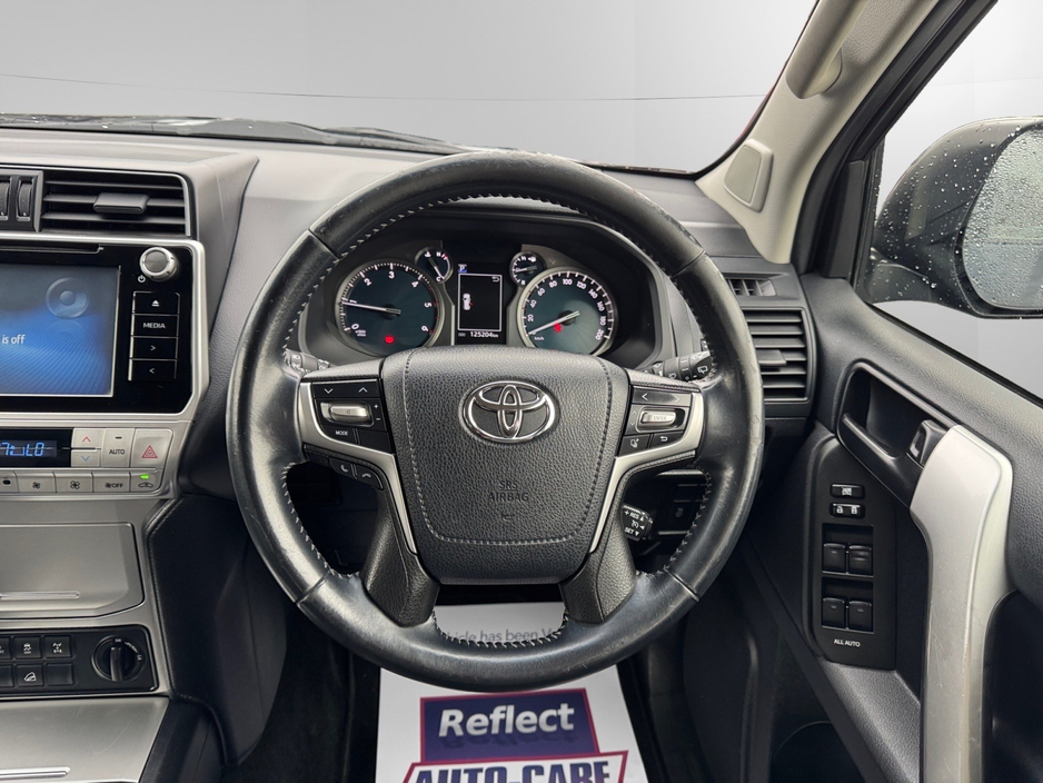 2018 Toyota Landcruiser - image 14