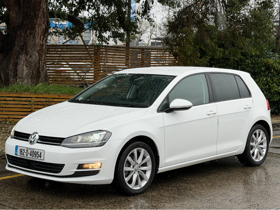 2016 Volkswagen Golf - image 2