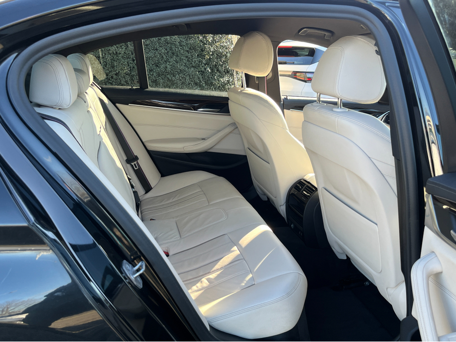 2021 BMW 5 Series - image 8