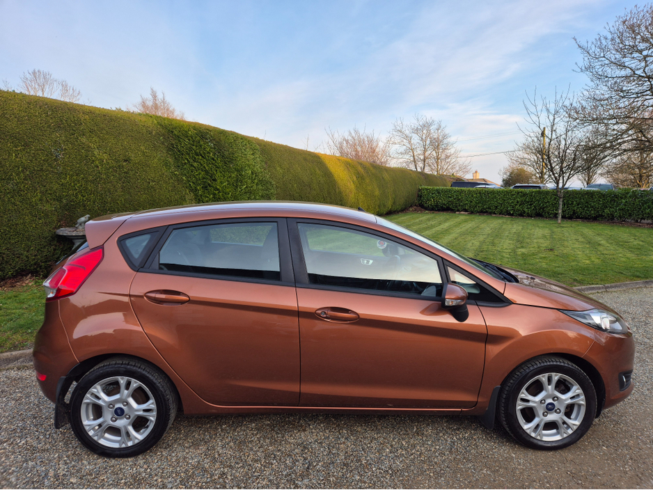 2013 Ford Fiesta - image 3