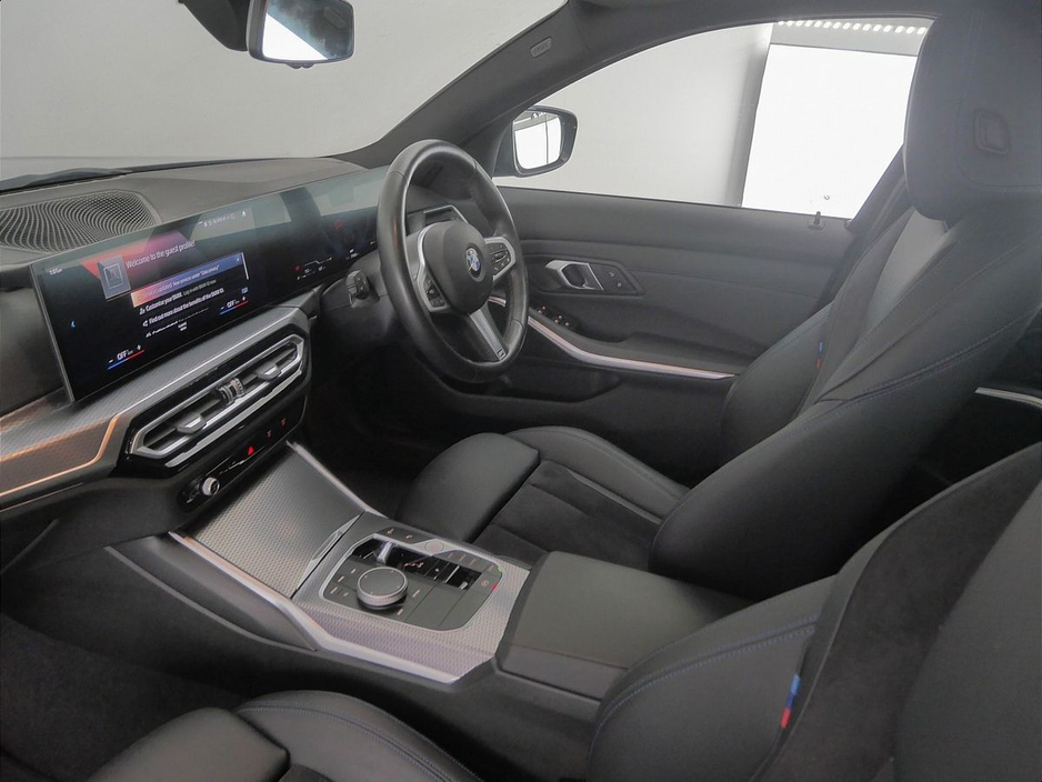 2024 BMW 3 Series - image 7