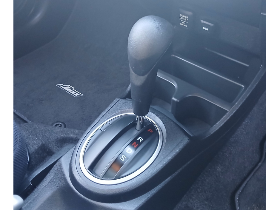 2012 Honda Jazz **AUTOMATIC** 1.3 VTEC EXECUTIVE 5dr - ONLY 29K KLMS €8,950