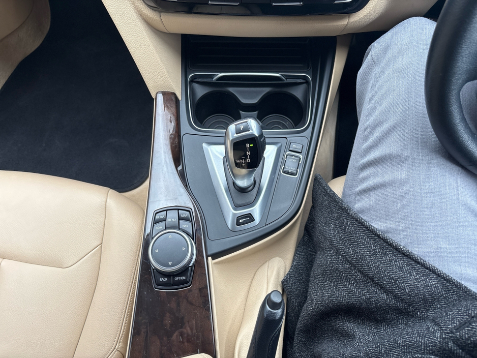 2017 BMW 3 Series - image 21