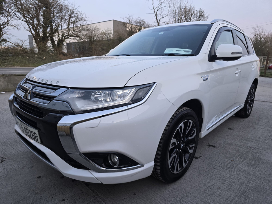2017 Mitsubishi Outlander - image 10