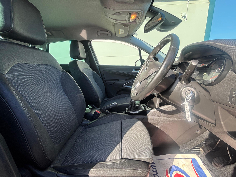 2023 Opel Crossland X - image 8