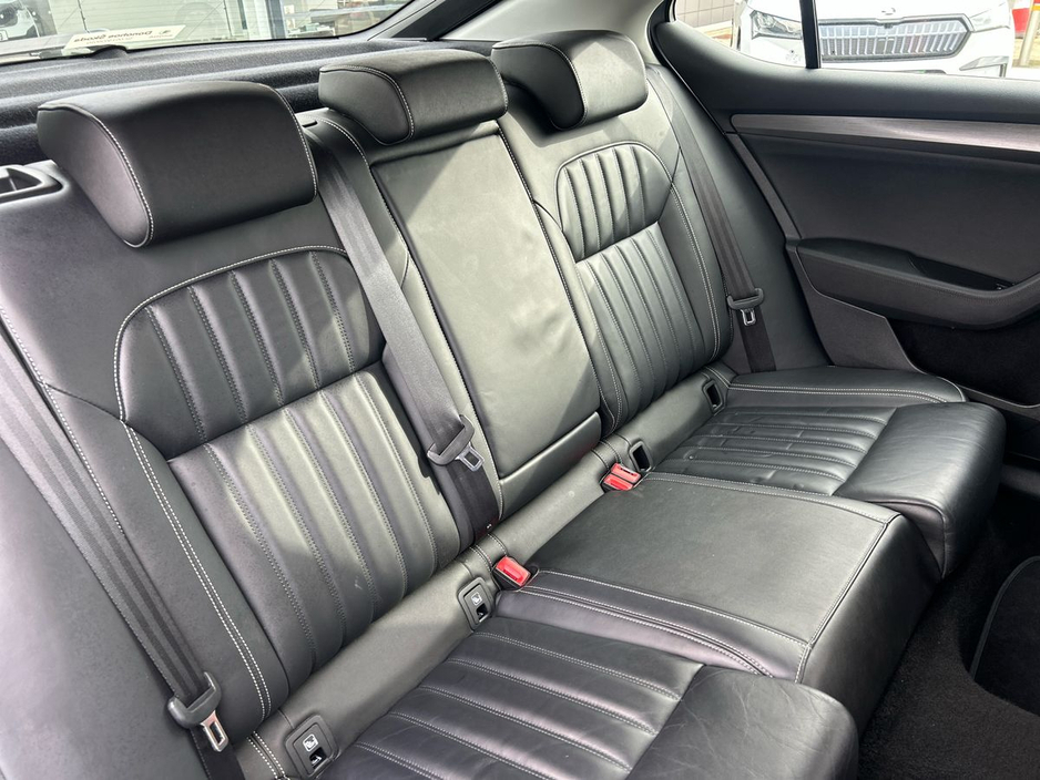 2020 Skoda Superb - image 10