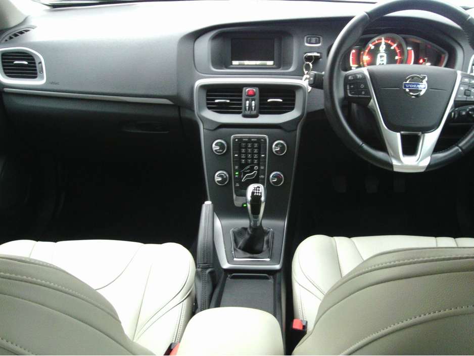 2015 Volvo V40 1.6 D2 SE ** FSH (Volvo ) ** 1 Owner  ** €11,745