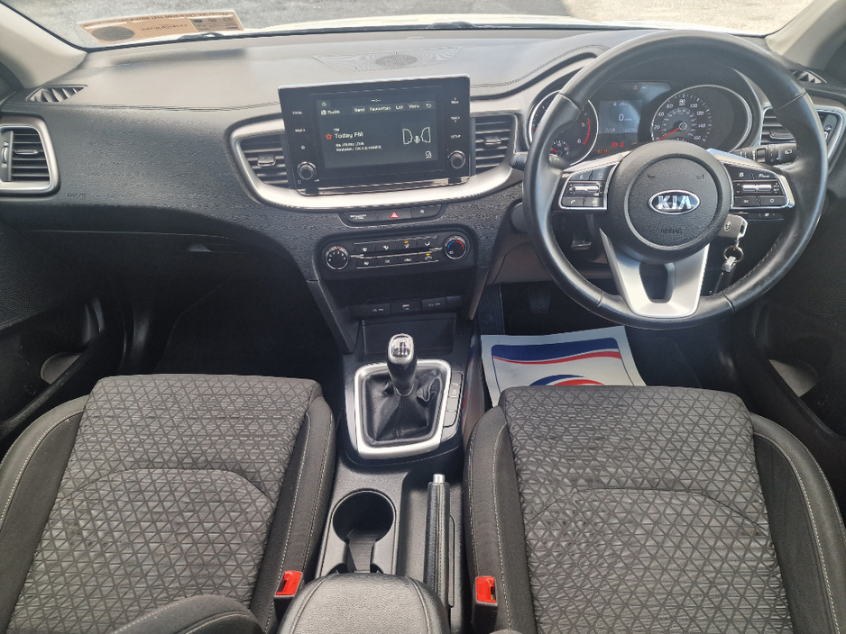 2020 Kia XCeed - image 6