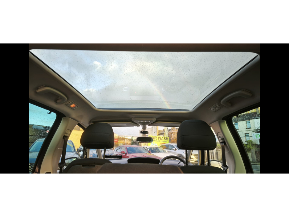 2013 Citroen Grand C4 Picasso - image 24