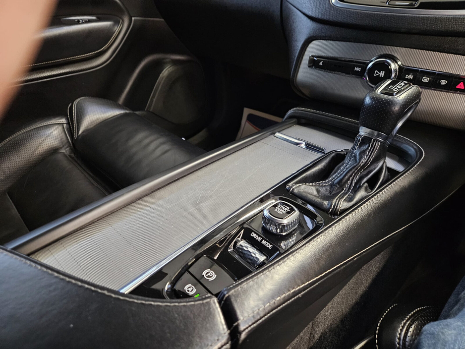 2018 Volvo XC90 - image 16