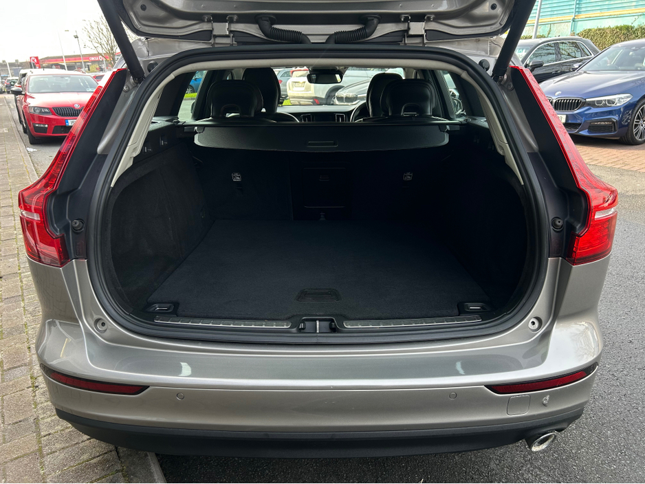2018 Volvo V60 - image 14