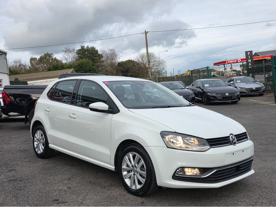 2016 Volkswagen Polo - image 2
