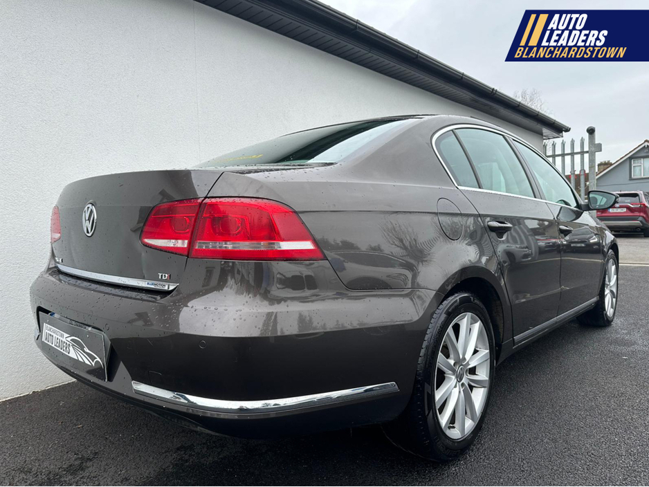 2012 Volkswagen Passat - image 7