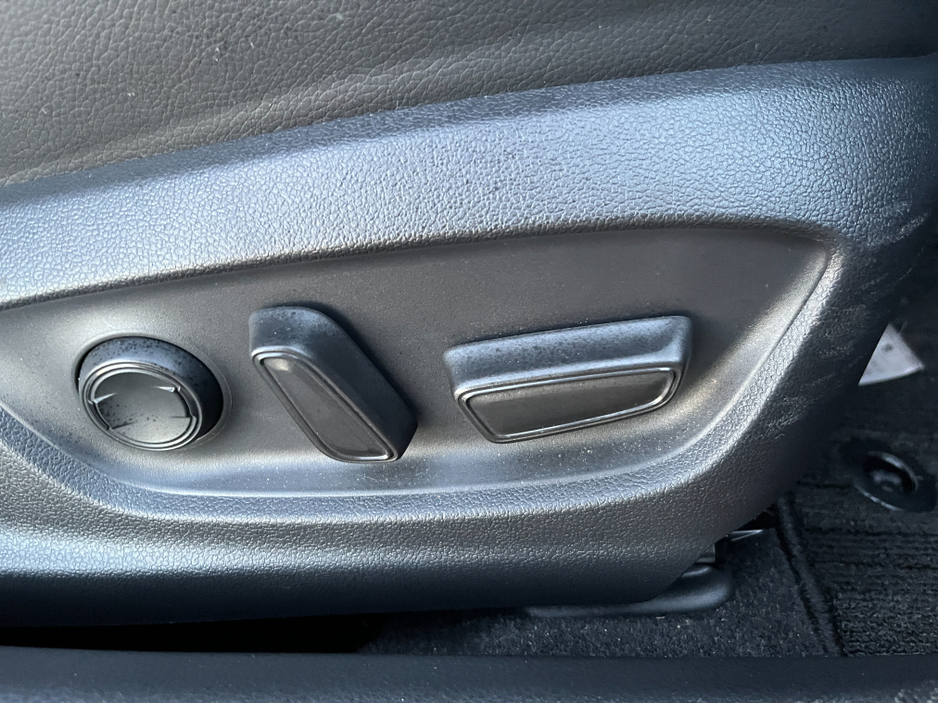 2019 Toyota Camry WS AUTOMATIC HYBRID 2.5 PETROL //HIGH SPEC//FULL LEATHER HEATED SEATS//HEAD UP DISPLAY//KEYLESS ENTRY// €26,950