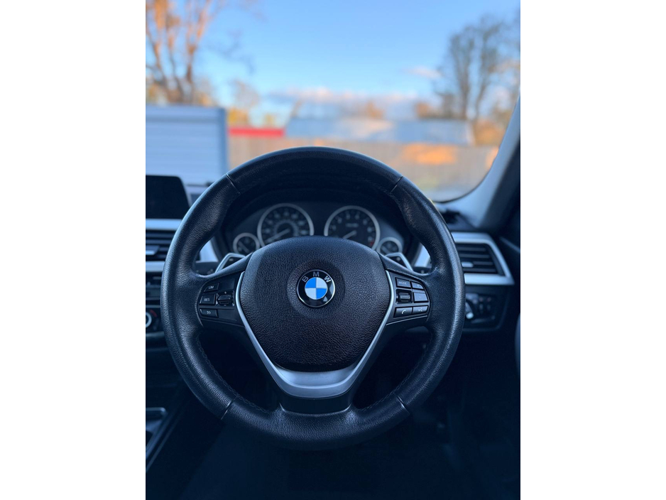 2017 BMW 3 Series - image 45