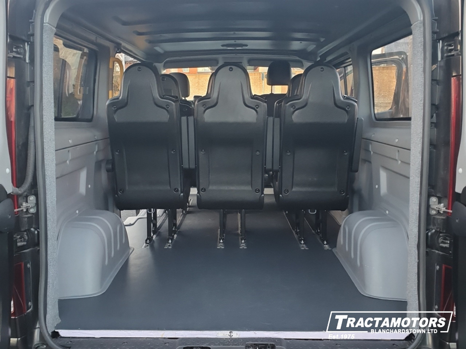 2024 Renault Trafic Passenger 9 SEAT AUTO 170HP RED EDITION €54,999