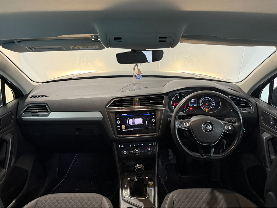 2018 Volkswagen Tiguan - image 3