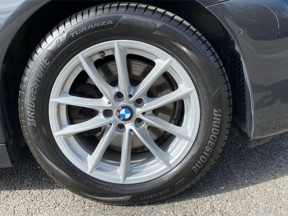 2022 BMW 5 Series - image 14