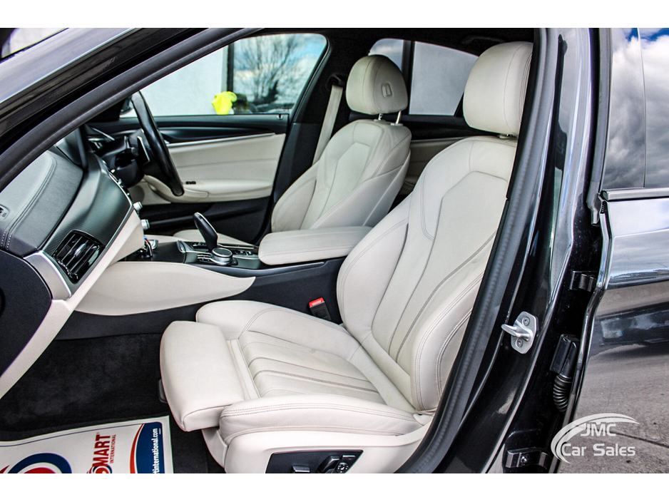 2021 BMW 5 Series - image 30