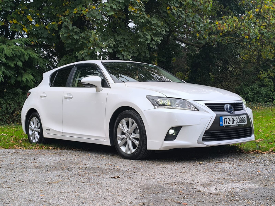 2017 Lexus CT 200 h - image 2