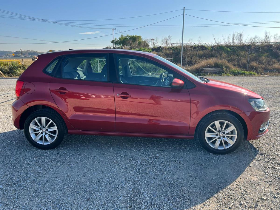 2015 Volkswagen Polo - image 3