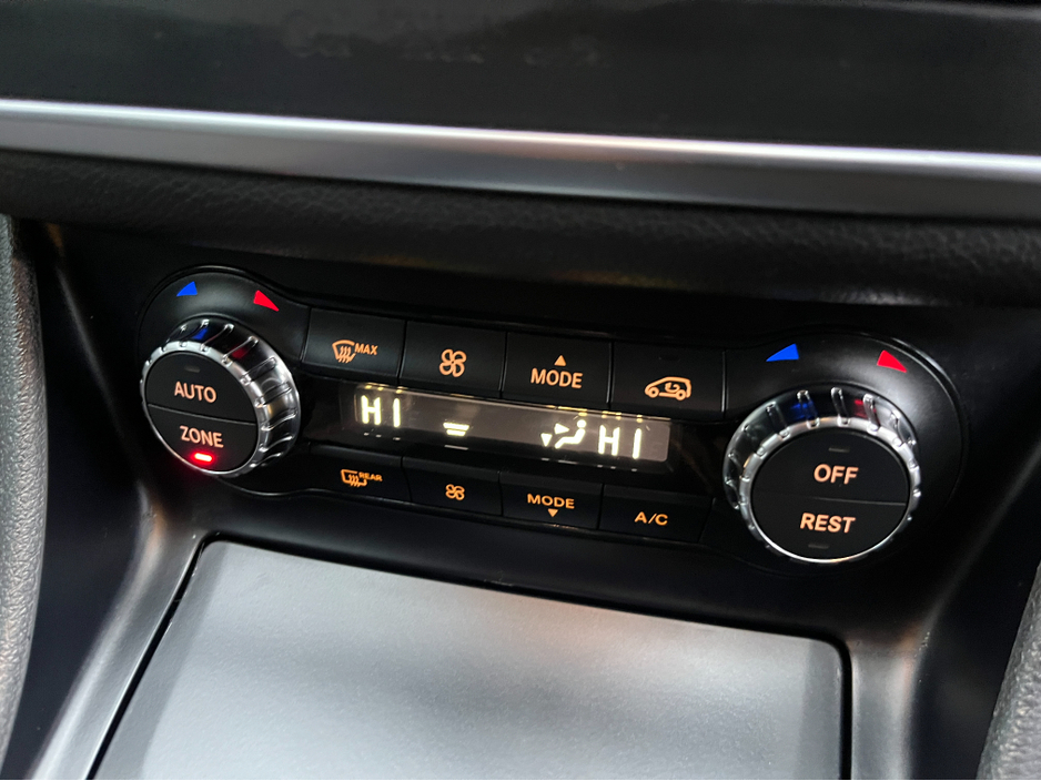 2015 Mercedes-Benz CLA Class 180 AMG BLACK EDITION AUTOMATIC 1.6 PETROL //HIGH SPEC//LOW MILES//KEYLESS ENTRY//HALF LEATHER HEATED SEATS//ADAPTIVE CRUISE CONTROL//REVERSE CAMERA// €19,950