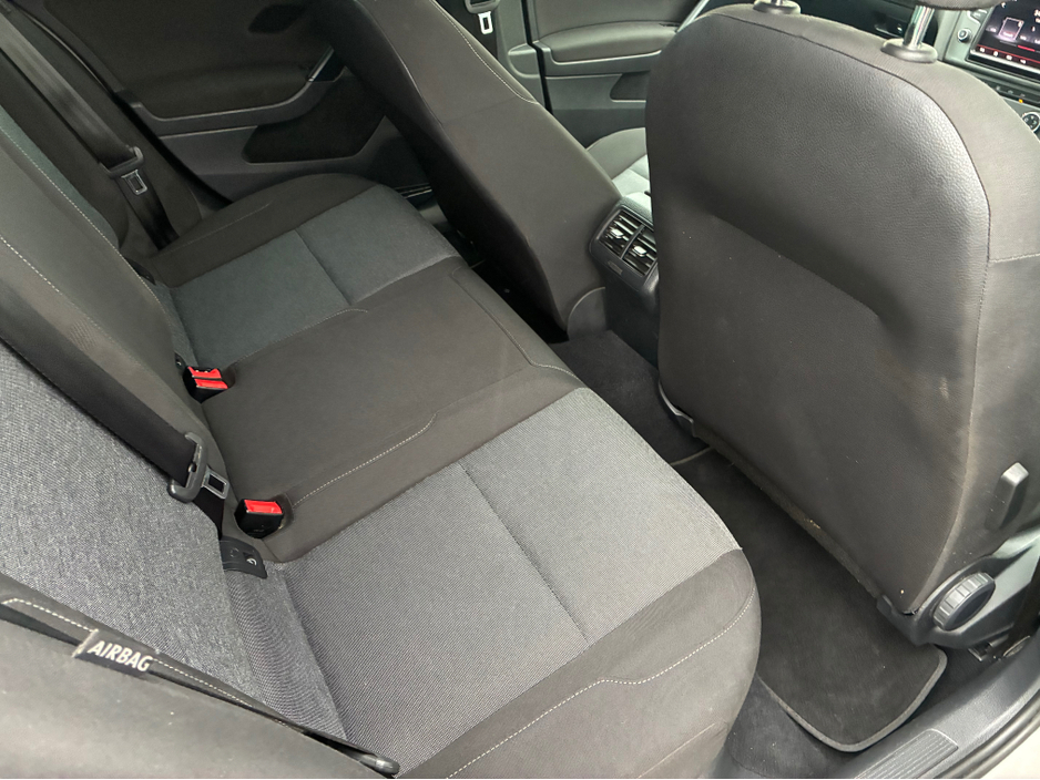 2016 Volkswagen Golf - image 24