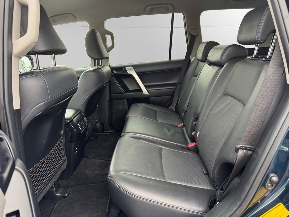 2018 Toyota Landcruiser - image 11