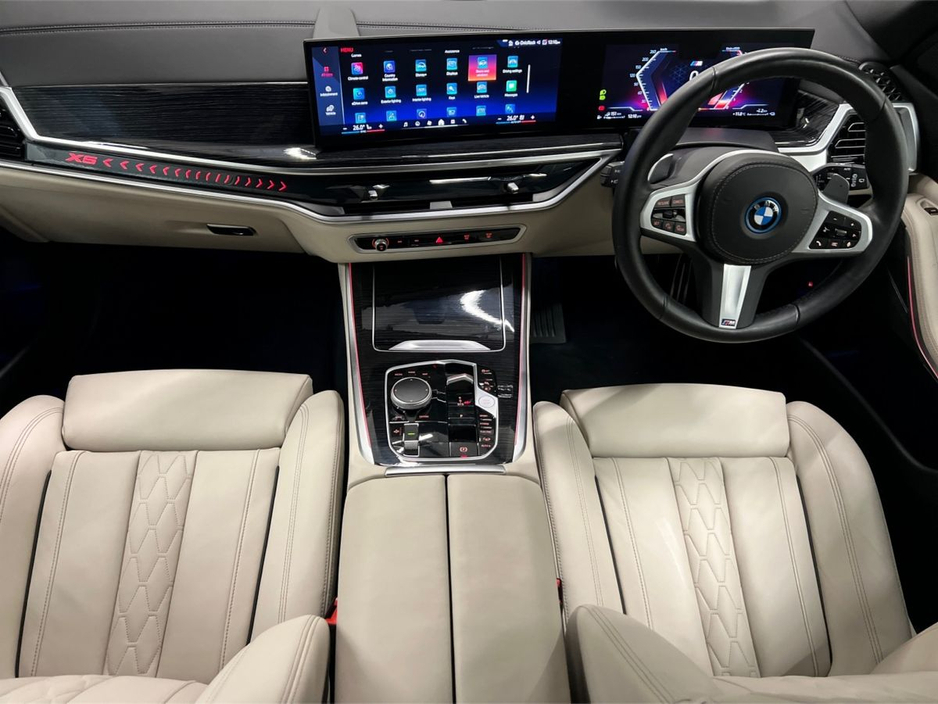 2025 BMW X5 - image 4