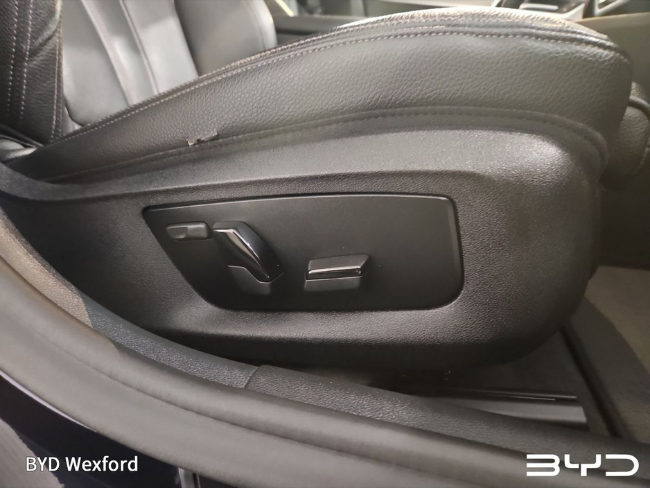 2019 BMW 5 Series - image 26