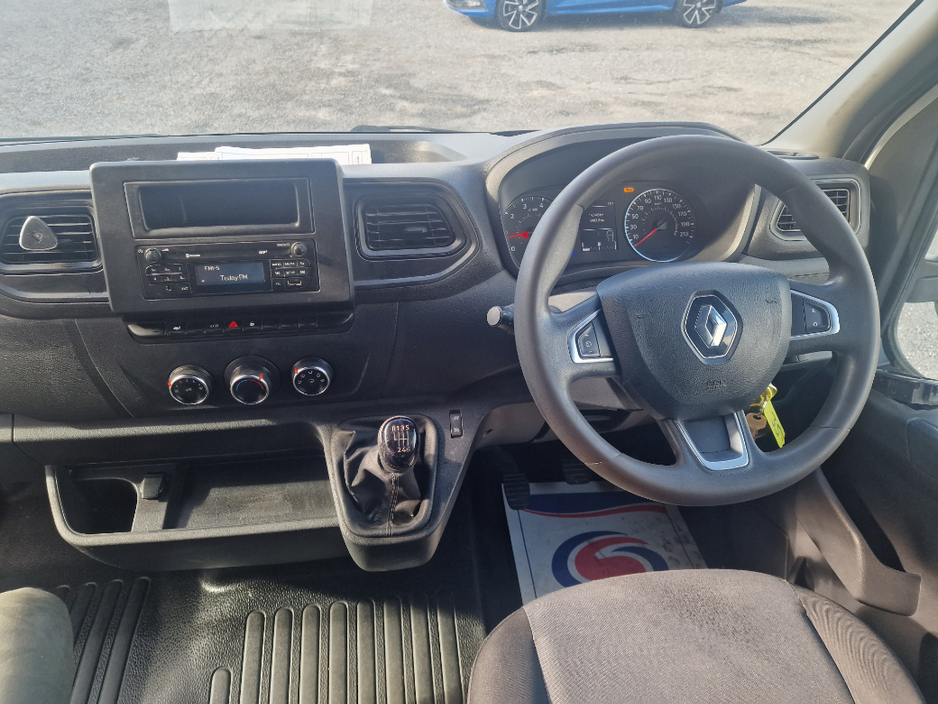 2020 Renault Master - image 6